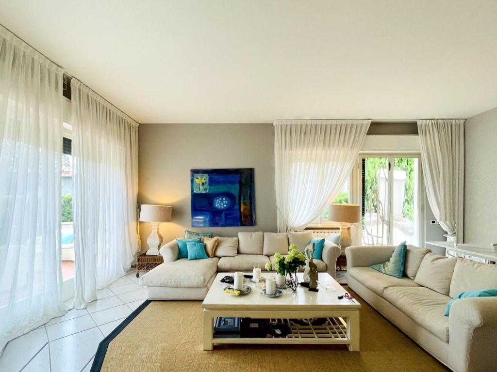 casa indipendente in vendita a Camaiore in zona Lido di Camaiore