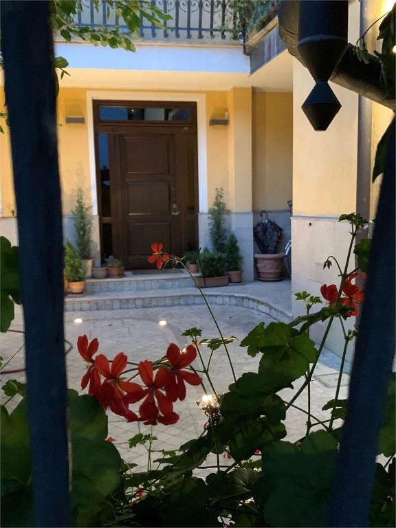 Villa a schiera in Via Gravellona, Vigevano, 5 locali, 3 bagni, garage
