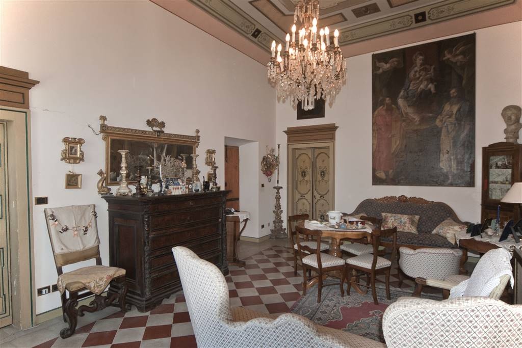 Villa a Falconara Marittima, 20 locali, giardino privato, 500 m²