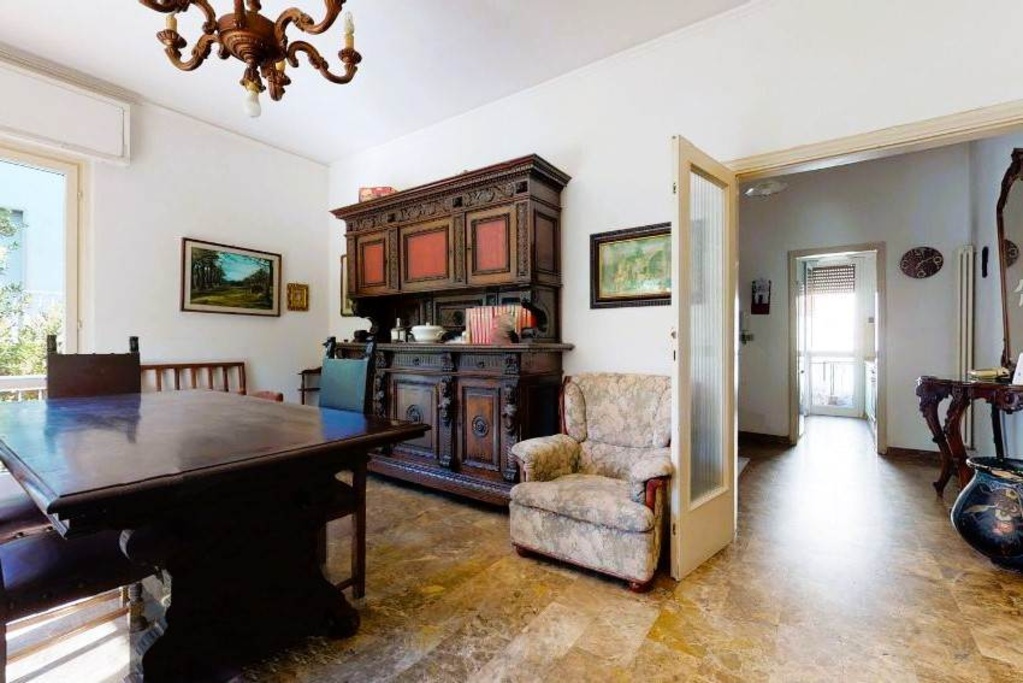 Appartamento bifamiliare a Viareggio, 8 locali, 2 bagni, 150 m²