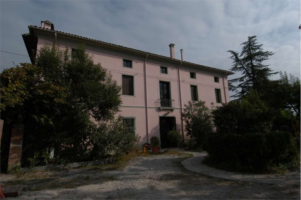 Villa a Casarsa della Delizia, 10 locali, 2 bagni, giardino privato