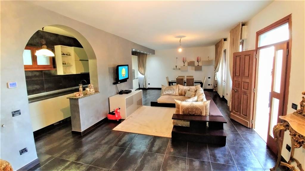Casa indipendente a Sarsina, 8 locali, 3 bagni, posto auto, 208 m²