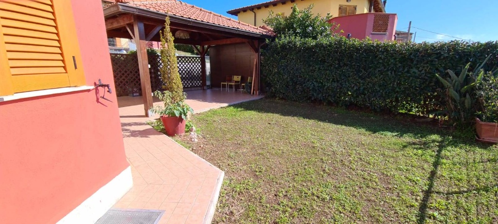 Villa a Pontecagnano Faiano, 5 locali, giardino privato, 250 m²