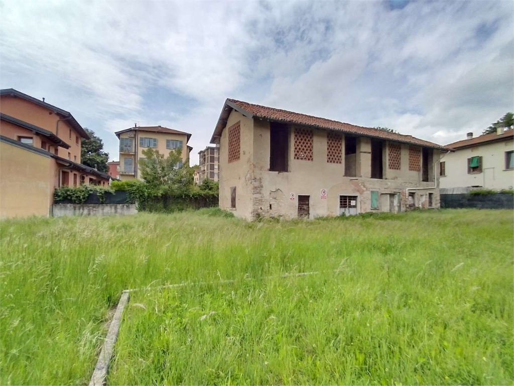 Casa indipendente in Via Vittorio Veneto, Calco, 8 locali, 280 m²