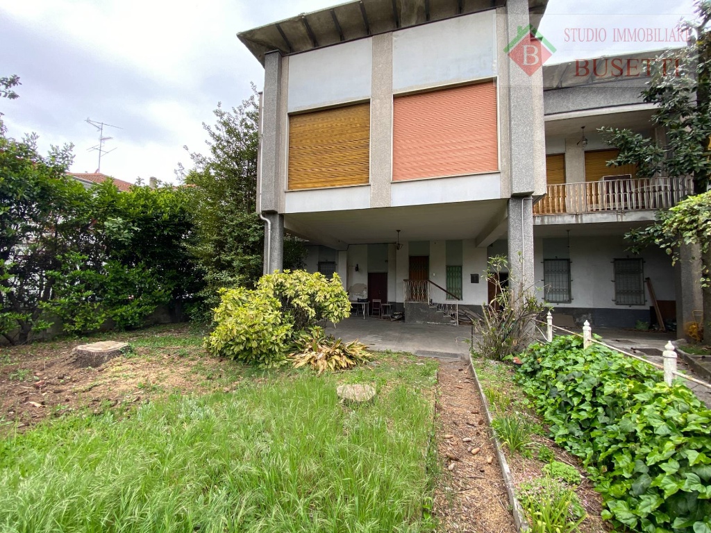 Casa indipendente in Via XX Settembre, Busto Arsizio, 8 locali, 310 m²