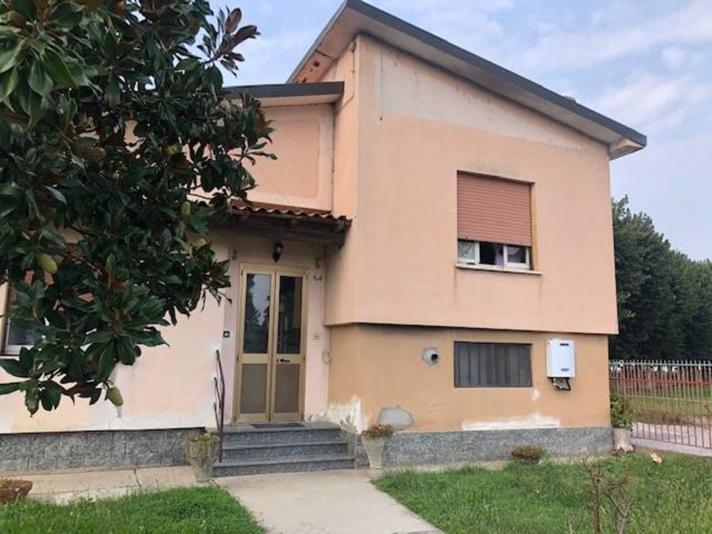 Villa a Valle Lomellina, 3 locali, 1 bagno, giardino privato, 85 m²