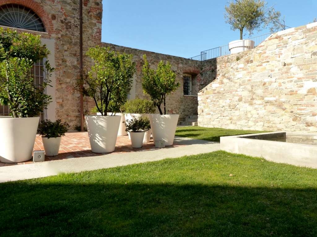 Appartamento a Sarzana, 10 locali, 3 bagni, giardino privato, 350 m²