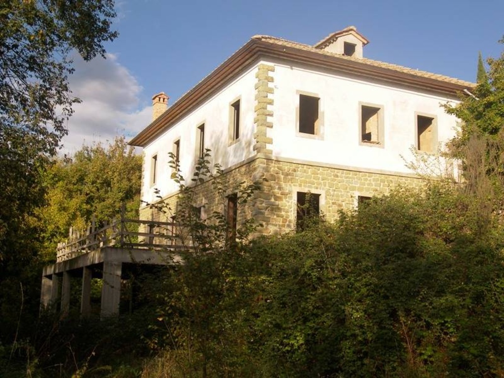 Casa indipendente a Monte San Savino, 10 locali, 315 m² in vendita