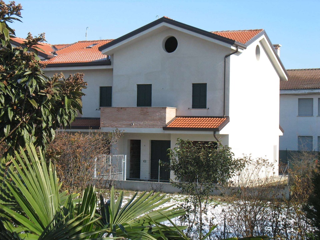 Villa a schiera a Solesino, 8 locali, 2 bagni, posto auto, 210 m²