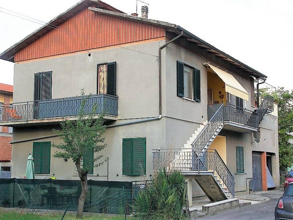 Appartamento a Torrita di Siena, 5 locali, 1 bagno, posto auto, 112 m²