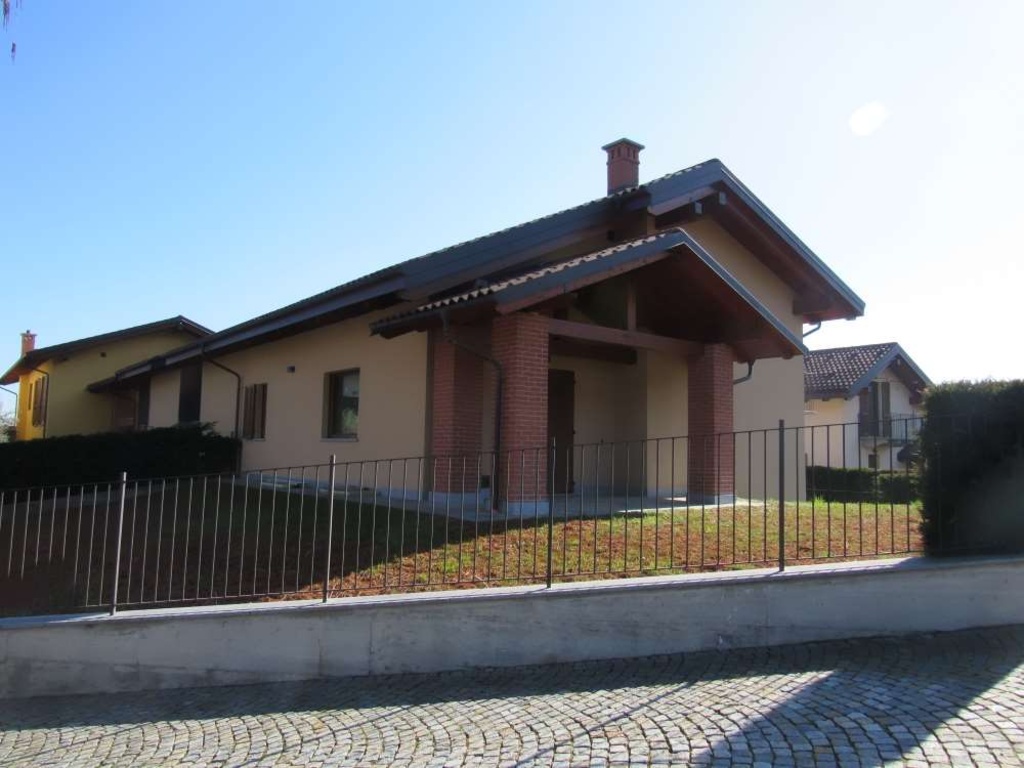 Villa in Via Rivoira Don 11, San Secondo di Pinerolo, 6 locali, garage