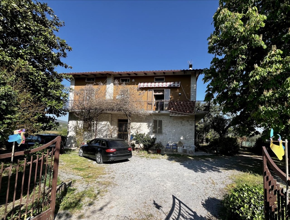 Villa a schiera a Sarteano, 10 locali, 5 bagni, giardino privato