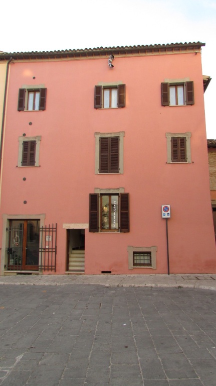 Casa semindipendente a Massa Martana, 11 locali, 2 bagni, 300 m²