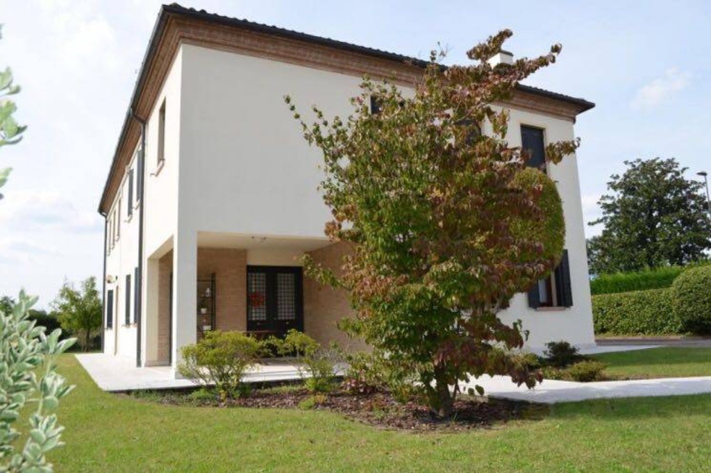 Casa indipendente a Quinto di Treviso, 7 locali, 2 bagni, con box