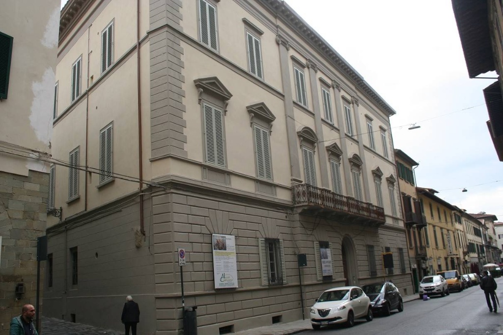 Palazzo a Pistoia, 5 locali, 100 m² in vendita