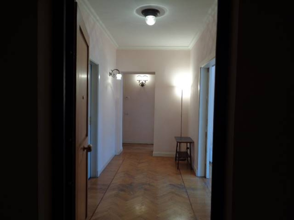 Appartamento a Pistoia, 6 locali, 1 bagno, 120 m², 1° piano, ascensore