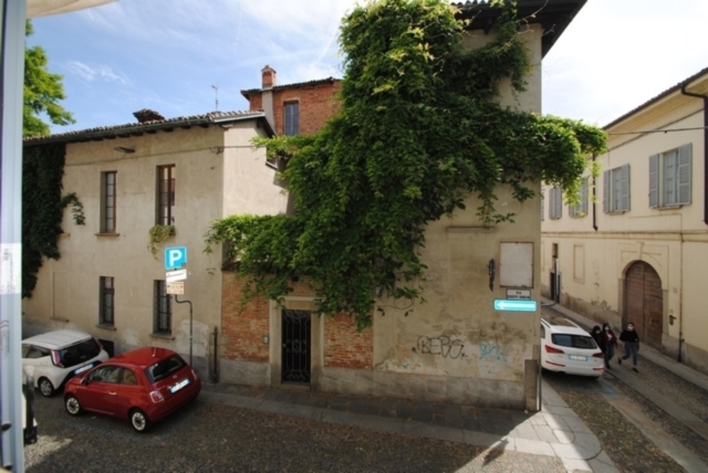 Trilocale in Via Giuseppe Robolini 1, Pavia, 2 bagni, 131 m², 2° piano