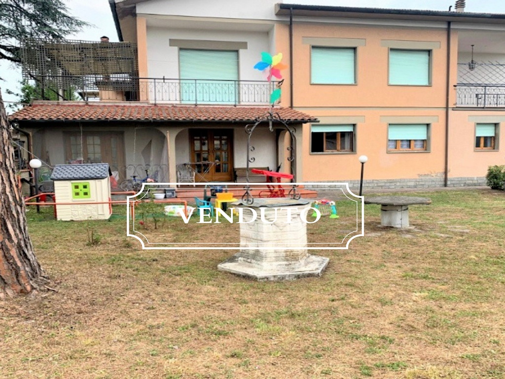 Appartamento a Gambassi Terme, 5 locali, 2 bagni, giardino privato