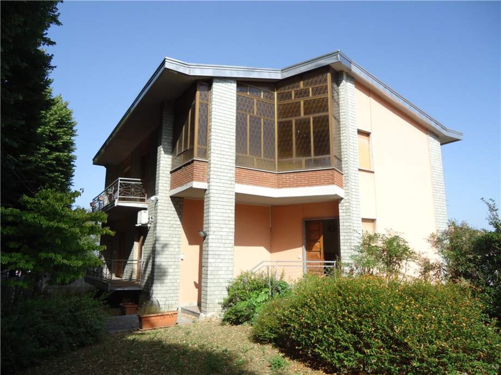 Casa indipendente a Stradella, 10 locali, 2 bagni, garage, 260 m²
