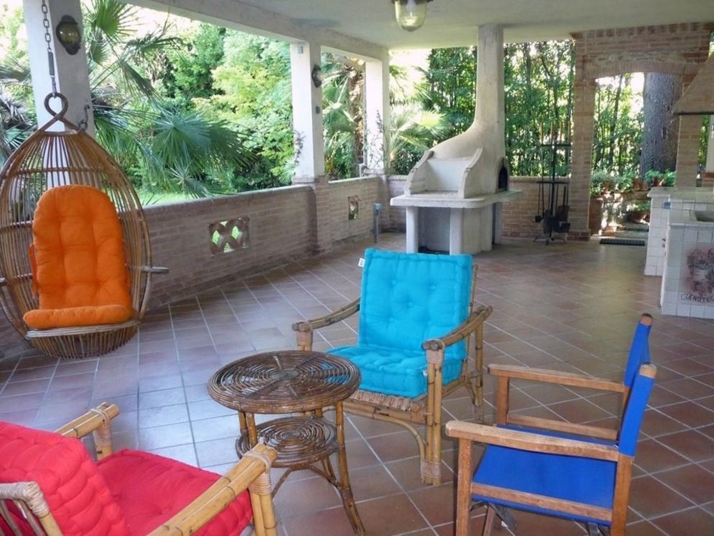 Villa trifamiliare a Sarzana, 7 locali, 3 bagni, giardino privato