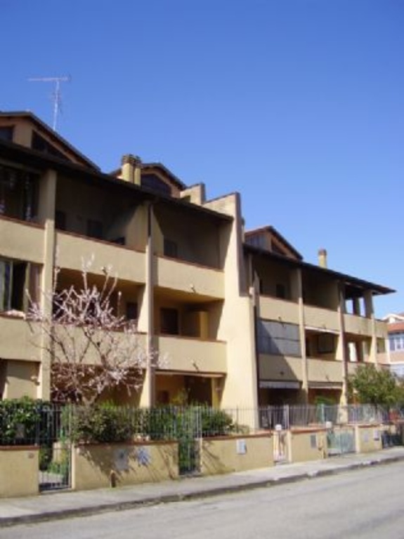 Appartamento in Viale Leopardi, Comacchio, 5 locali, 1 bagno, arredato