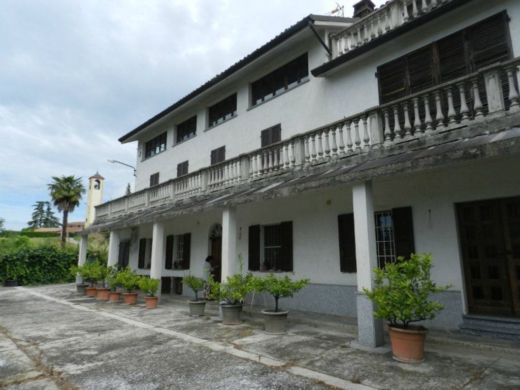 Casa indipendente in Ca' San Lorenzo, Vignale Monferrato, 16 locali