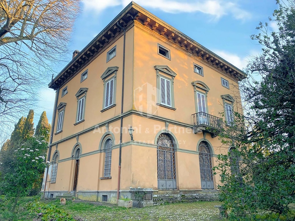 Villa a Orvieto, 21 locali, 6 bagni, giardino privato, garage, 1459 m²