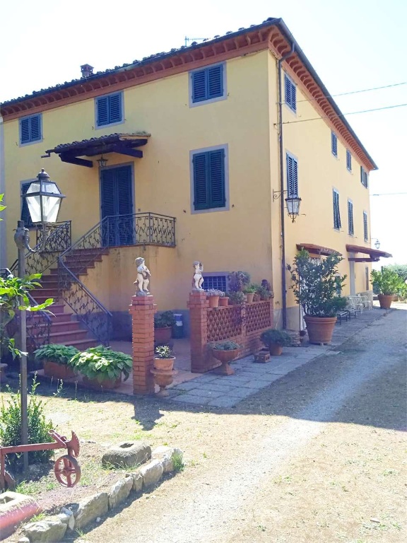 Villa in Pescia, Pescia, 18 locali, 1 bagno, giardino privato, garage