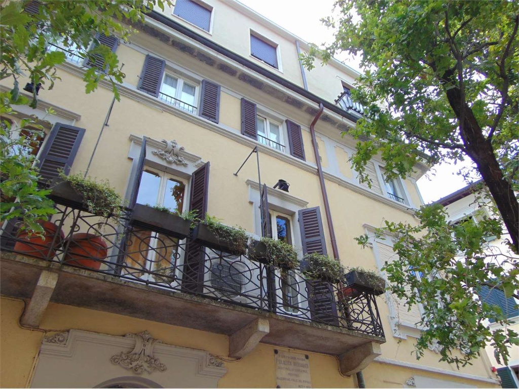 Quadrilocale in Via Albuzzi 6, Varese, 2 bagni, 140 m², 1° piano