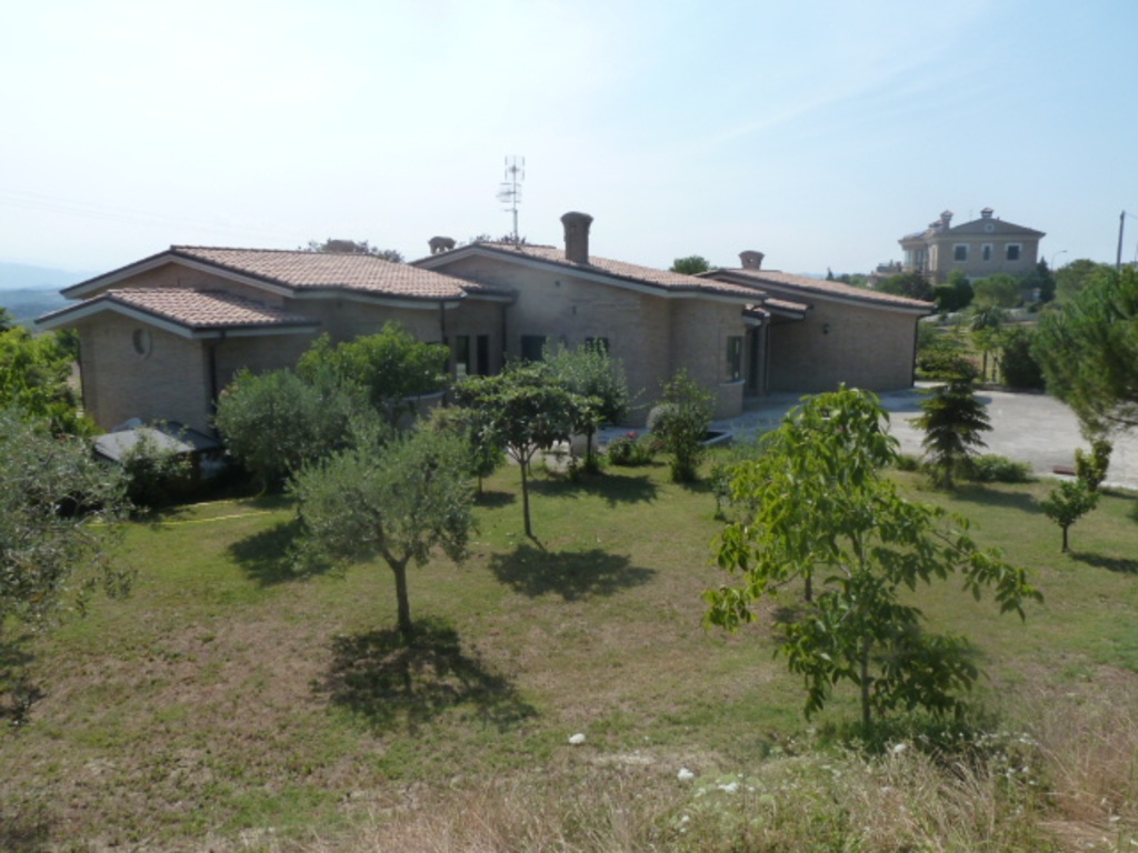 Villa singola a Monteprandone, 8 locali, 3 bagni, giardino privato