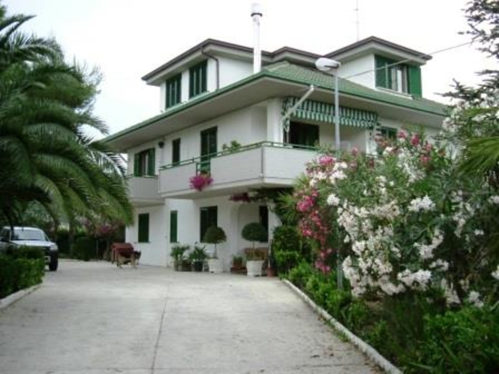Villa singola a Monteprandone, 15 locali, 7 bagni, giardino privato