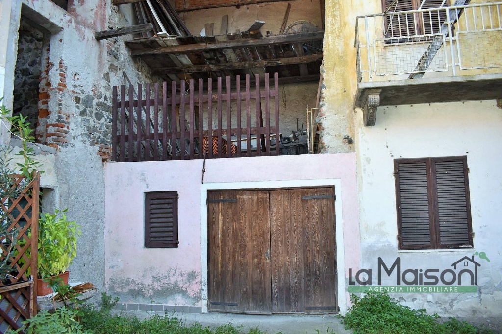 Rustico in Via roma, Banchette, 2 locali, con box, 45 m², multilivello