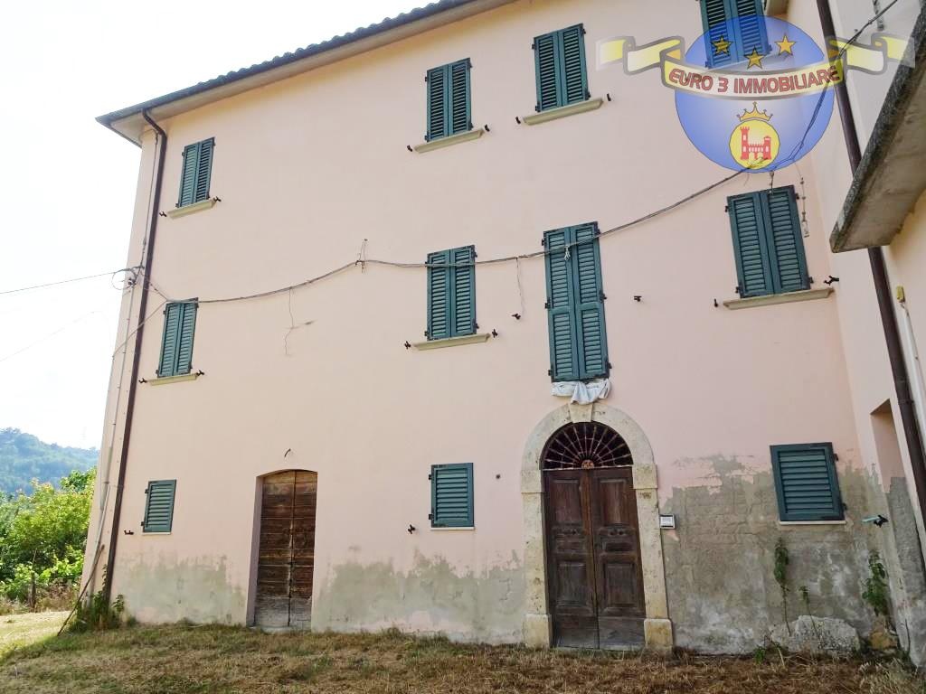 Casa indipendente in LOCALITA' CASETTE, Roccafluvione, 8 locali
