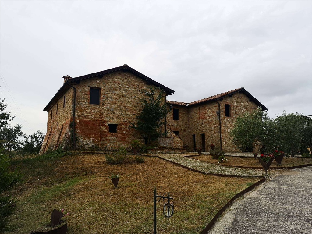 Casa colonica ad Asciano, 20 locali, 900 m², classe energetica G