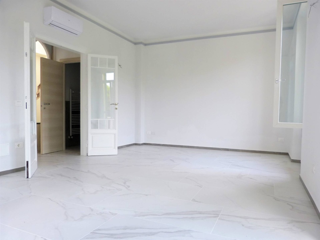 Appartamento a Viareggio, 8 locali, 3 bagni, 180 m², 2° piano