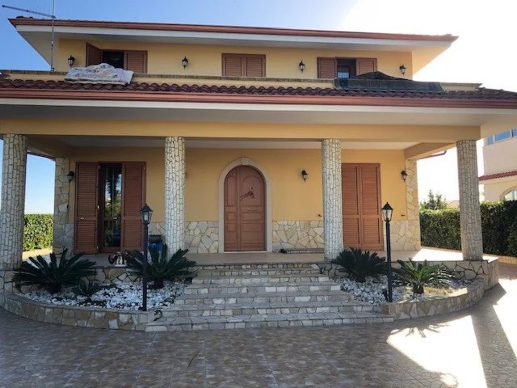 Villa in Viale Edoardo Garrone, Melilli, 5 locali, porta blindata