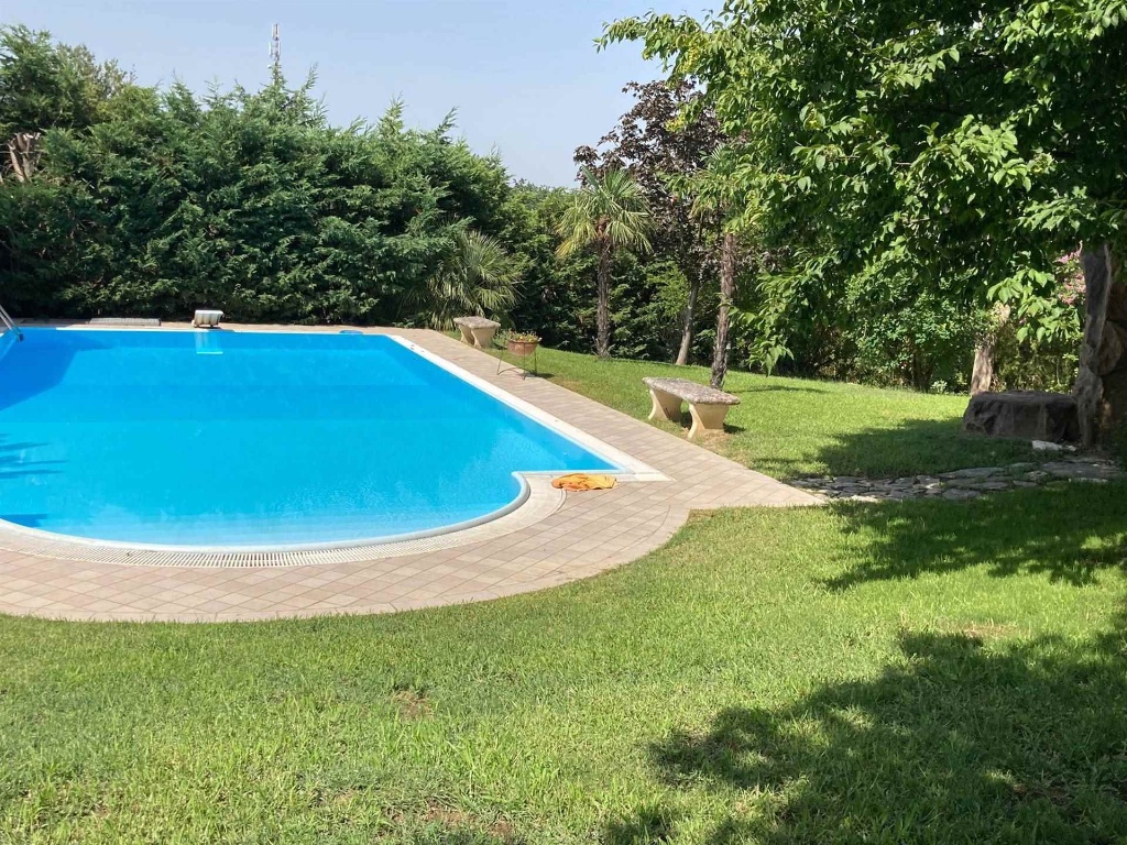 Villa a Polverigi, 12 locali, giardino privato, 400 m² in vendita