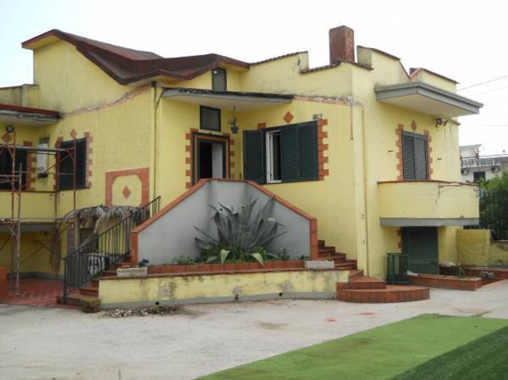 Casa indipendente a Mariglianella, 4 locali, 2 bagni, con box, 120 m²