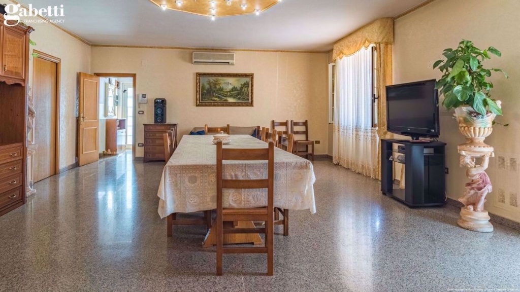 Villa in Via per Fossacesia n. 161, Lanciano, 11 locali, 3 bagni