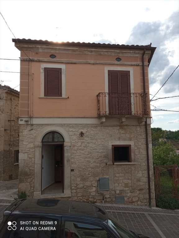 Casa indipendente in Via Roma, Rapino, 4 locali, 2 bagni, arredato