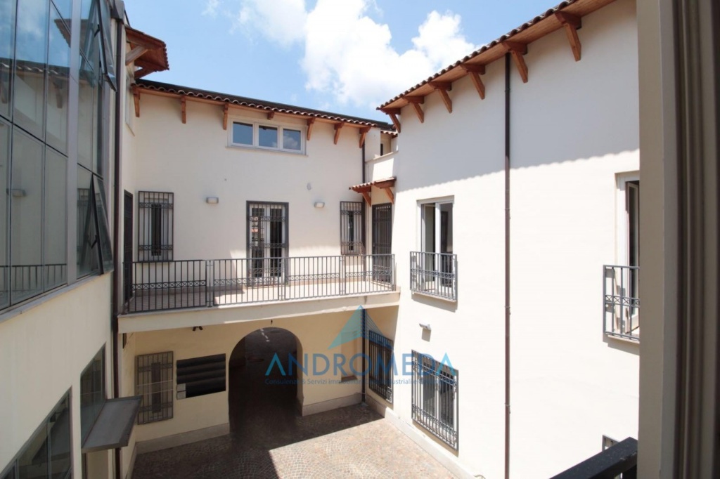 Palazzo a Santa Maria Capua Vetere, 6 locali, 6 bagni, 900 m²