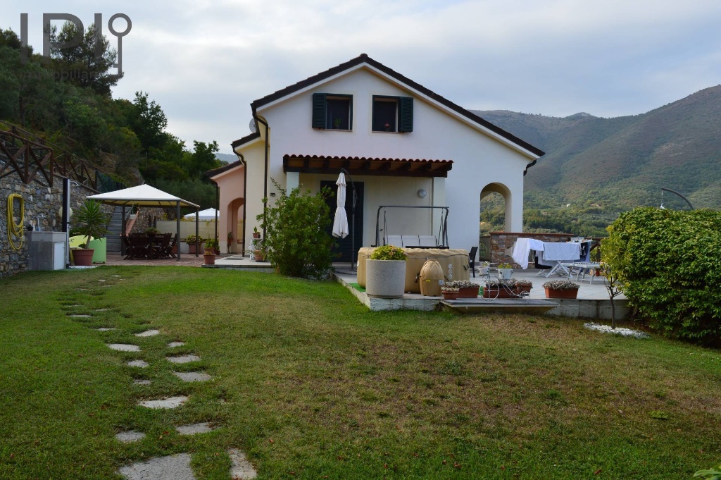Villa a schiera in Località Benessea, Cisano sul Neva, 11 locali