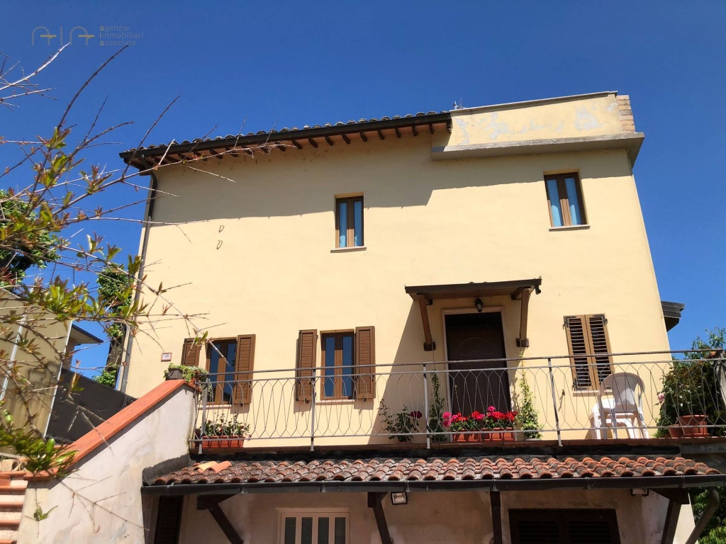 Casa indipendente in Via della Repubblica, Roccafluvione, 8 locali