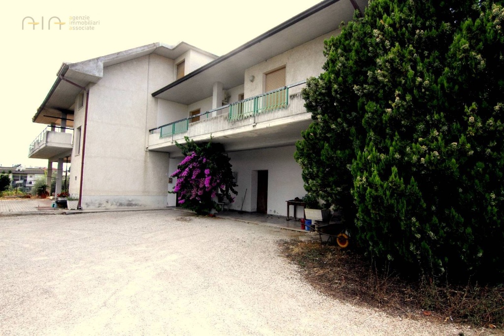 Casa indipendente in Traversa Aldo Moro, Monsampolo del Tronto, 600 m²