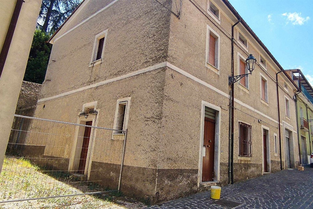 Palazzo in VIA FERDINANDO CIANCIULLI 25, Montella, 13 locali, 2 bagni