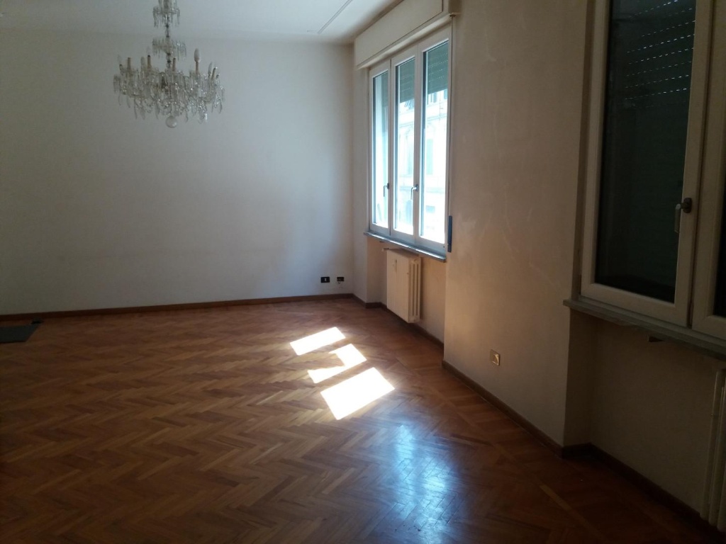 Appartamento a Livorno, 8 locali, 4 bagni, 365 m², 1° piano in vendita