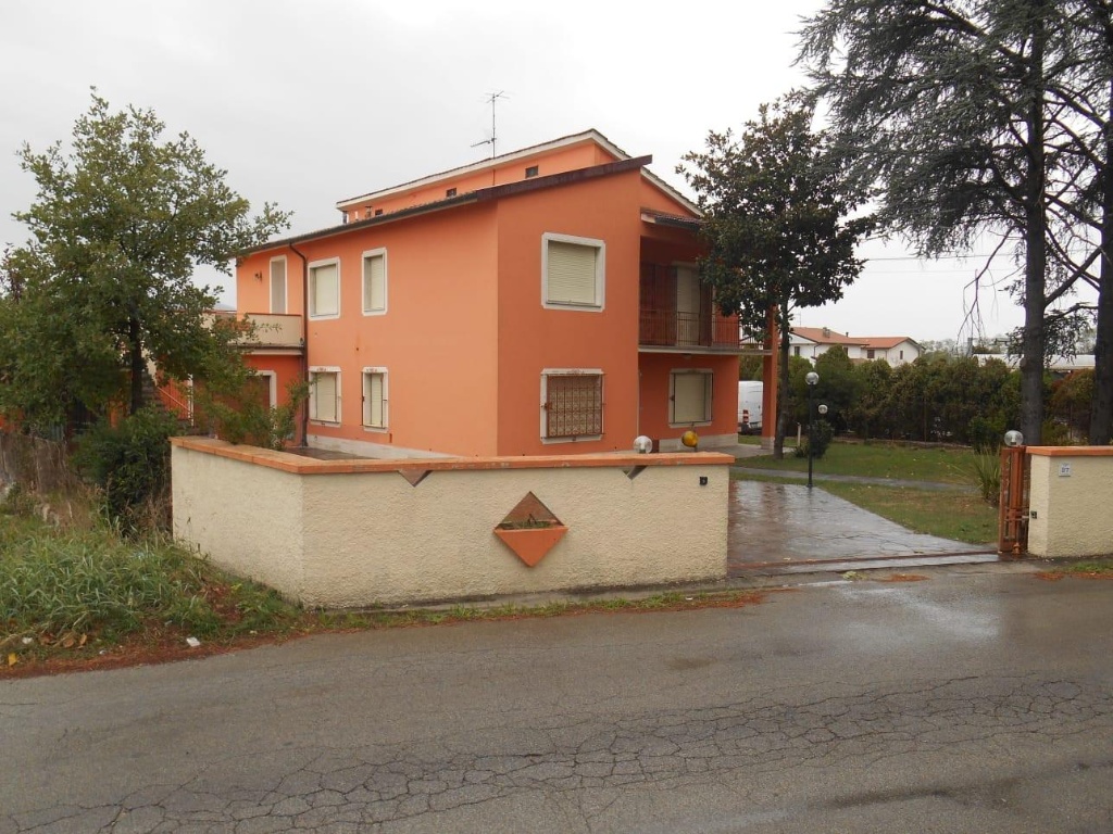 casa indipendente in vendita ad Altopascio in zona Badia Pozzeveri