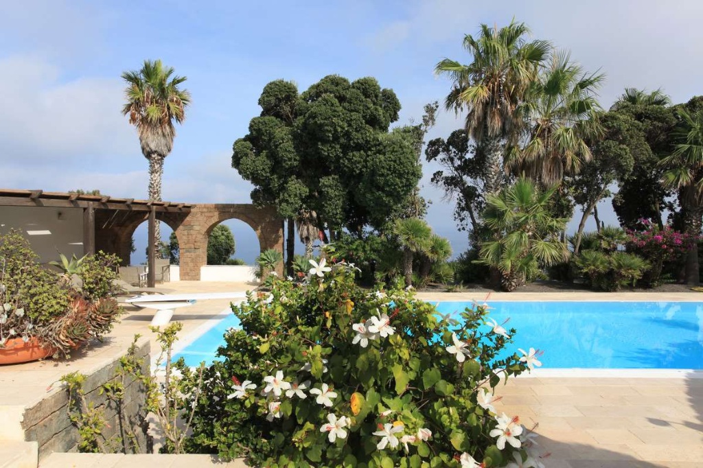 Villa a Pantelleria, 11 locali, 4 bagni, giardino privato, arredato