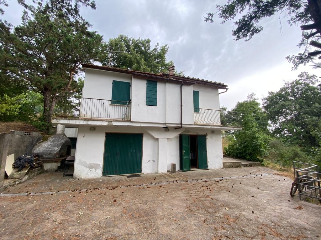 Casa indipendente ad Arezzo, 5 locali, giardino privato, 130 m²