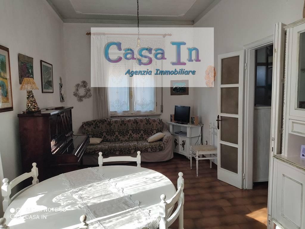 Casa indipendente a Piacenza, 3 locali, 2 bagni, giardino privato